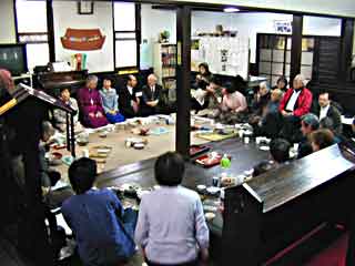岸和田名物?車座の懇親会