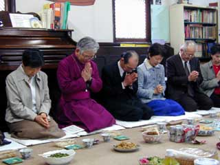 食前のお祈りをします。