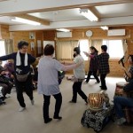 A live performance of traditional Japanese folk songs and guitar.