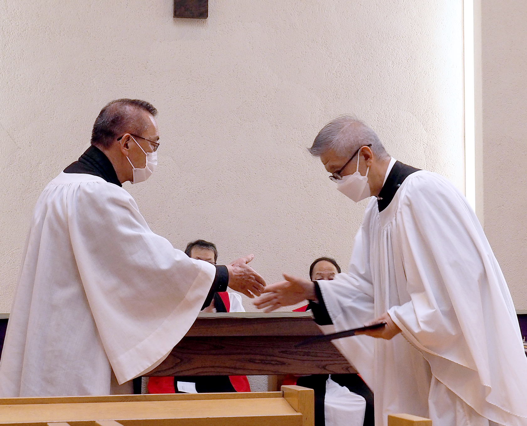 福永澄聖職候補生の修了証書授与の写真