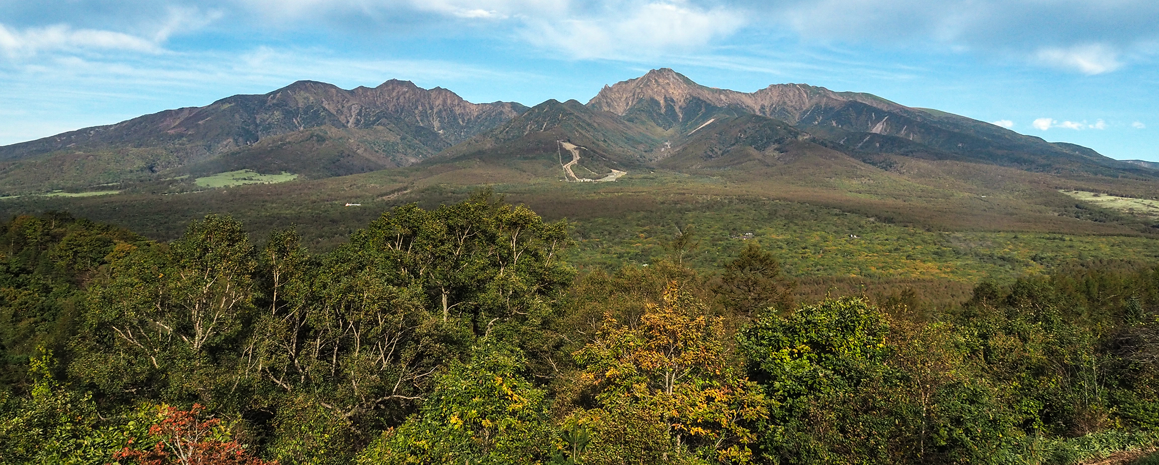八ヶ岳の写真。宣教協議会が開催される清里は,
ヤツガタケの南東麓の高原にあります。