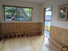 1階　幼稚園玄関