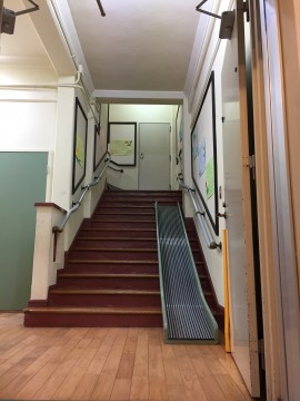 1階⇔2階　階段